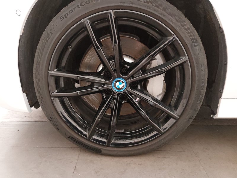 BMW 330e M Sport automatik • ACC • bežično punjenje — 8