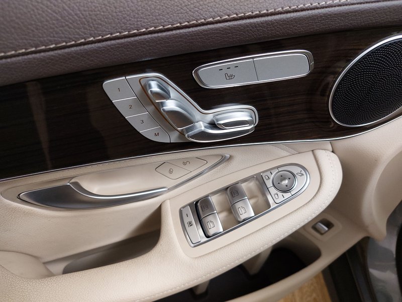 Mercedes-Benz GLC 220 d 4MATIC automatik • ACC • električna vrata prtljažnika — 5