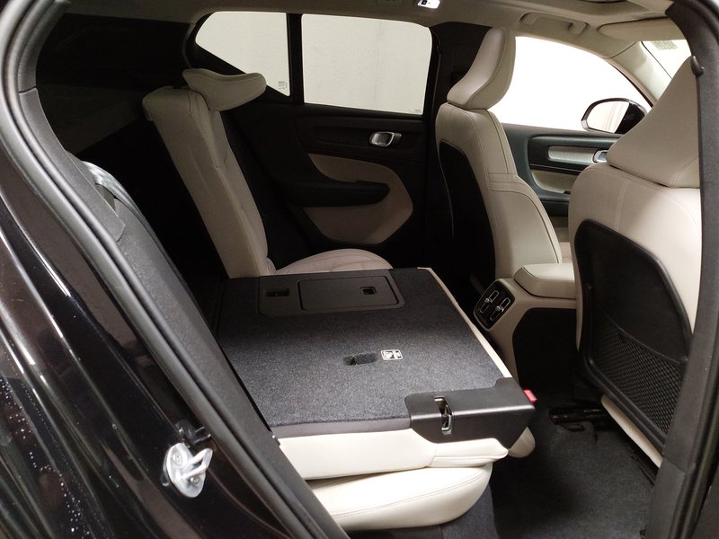 Volvo XC40 T2 automatik • 360° kamera • el. peta vrata — 11