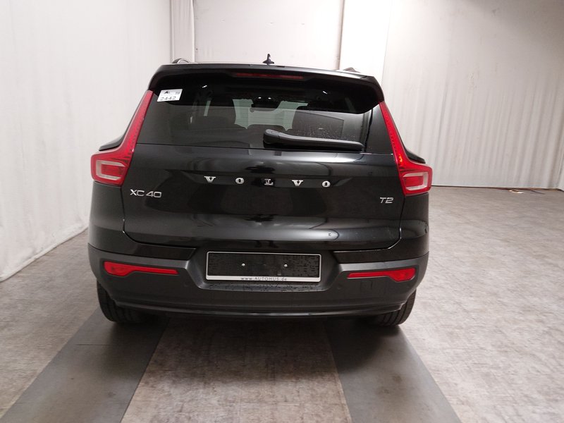 Volvo XC40 T2 automatik • 360° kamera • el. peta vrata — 14