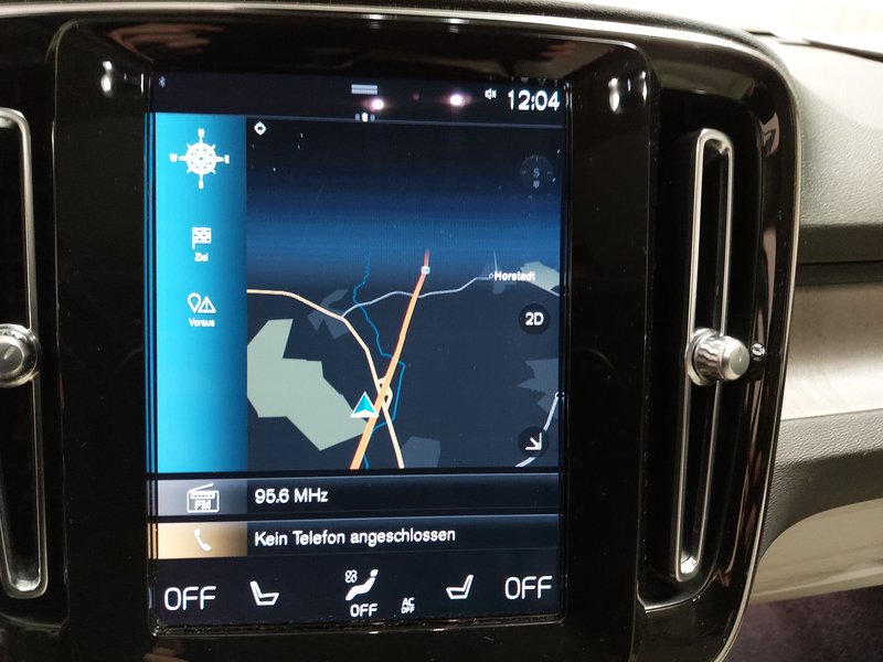 Volvo XC40 T2 automatik • 360° kamera • el. peta vrata — 18
