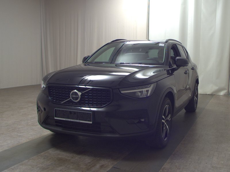 Volvo XC40 T2 automatik • 360° kamera • el. peta vrata — 2