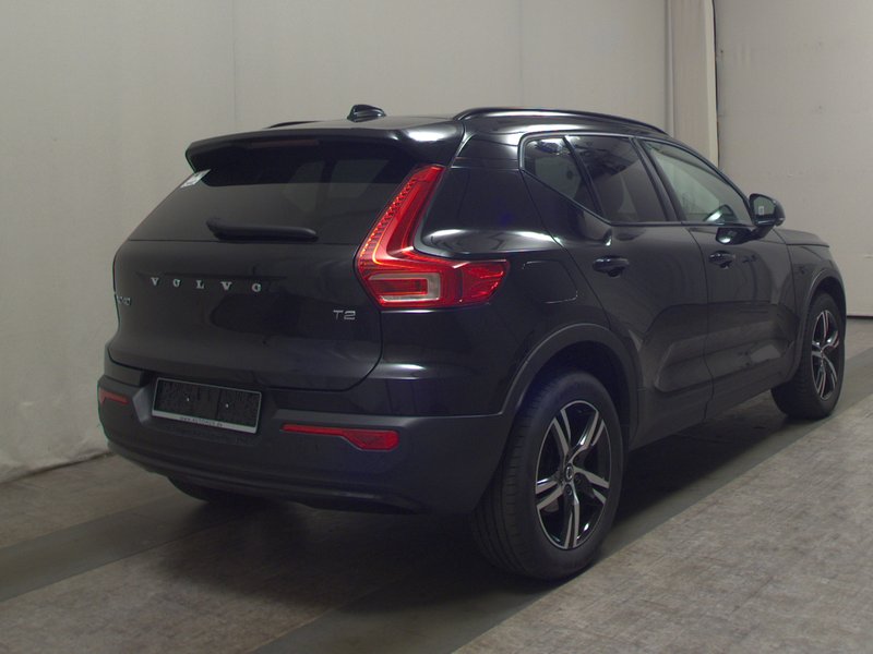 Volvo XC40 T2 automatik • 360° kamera • el. peta vrata — 4