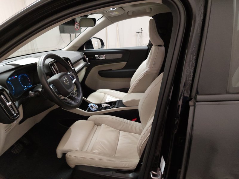 Volvo XC40 T2 automatik • 360° kamera • el. peta vrata — 6