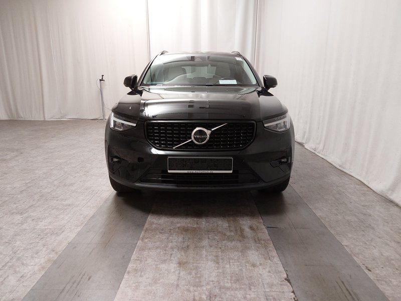 Volvo XC40 T2 automatik • 360° kamera • el. peta vrata — 9