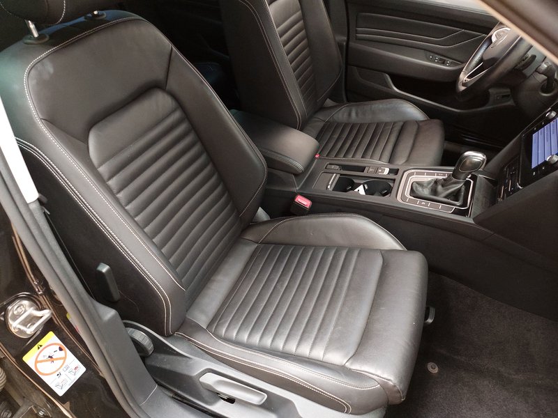 Volkswagen Passat Variant 2.0 TDI Business • 360° kamera • masaža — 10