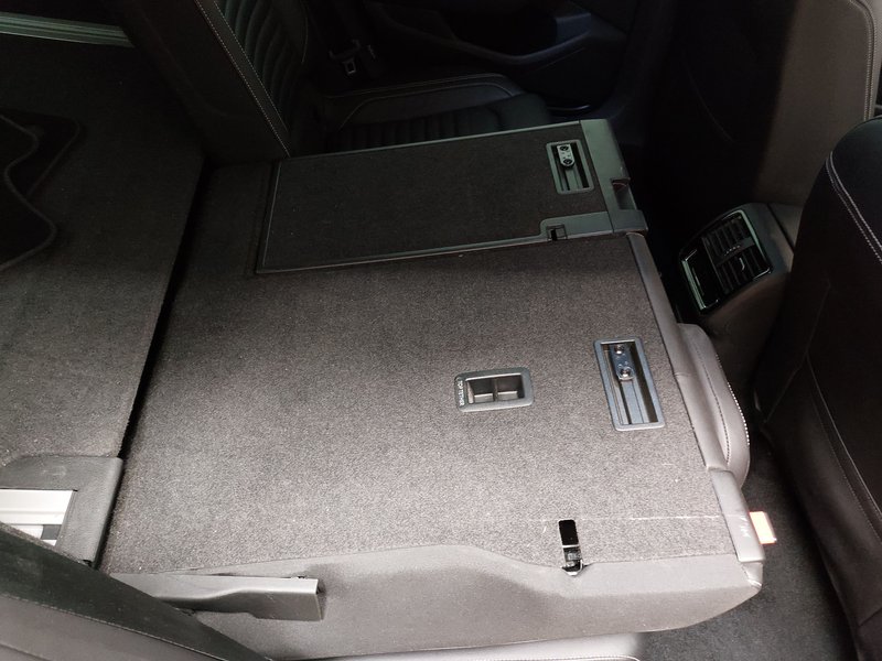 Volkswagen Passat Variant 2.0 TDI Business • 360° kamera • masaža — 11