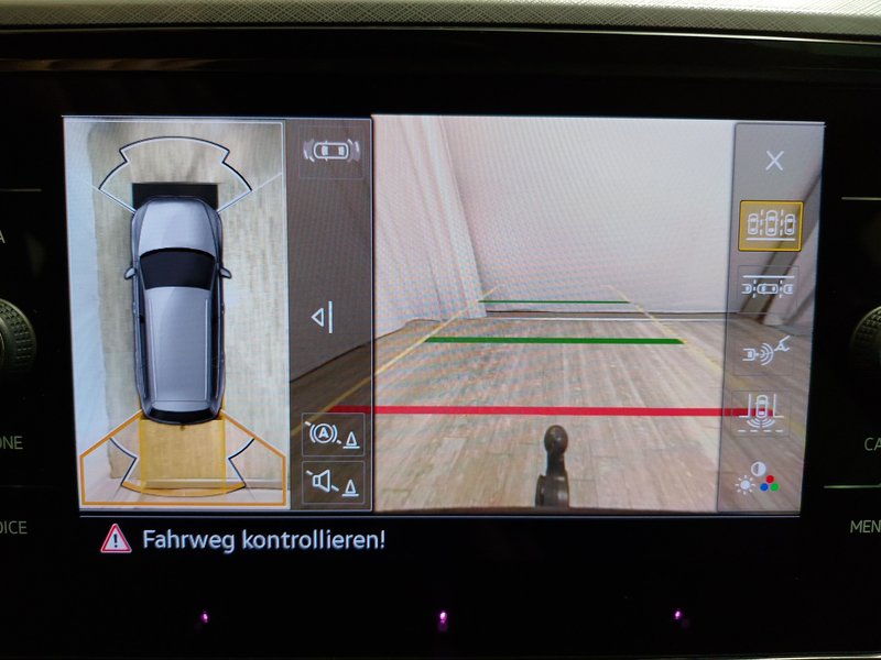 Volkswagen Passat Variant 2.0 TDI Business • 360° kamera • masaža — 15