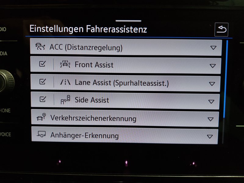 Volkswagen Passat Variant 2.0 TDI Business • 360° kamera • masaža — 22