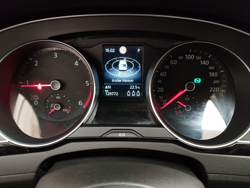 Volkswagen Passat Variant 2.0 TDI Business • 360° kamera • masaža — 23