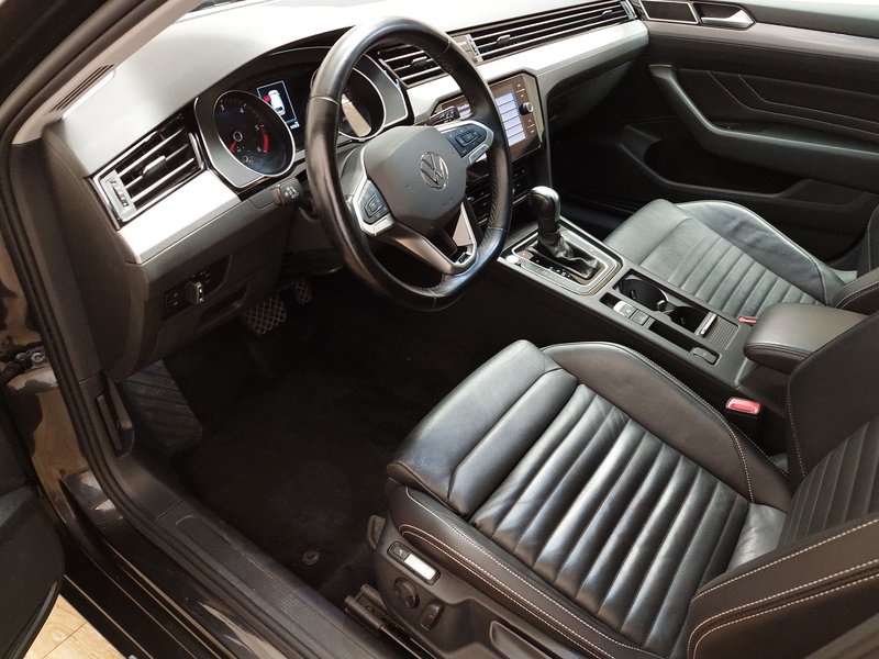 Volkswagen Passat Variant 2.0 TDI Business • 360° kamera • masaža — 6