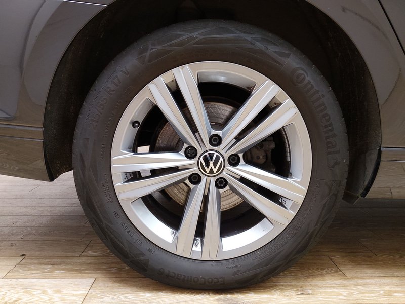Volkswagen Passat Variant 2.0 TDI Business • 360° kamera • masaža — 8