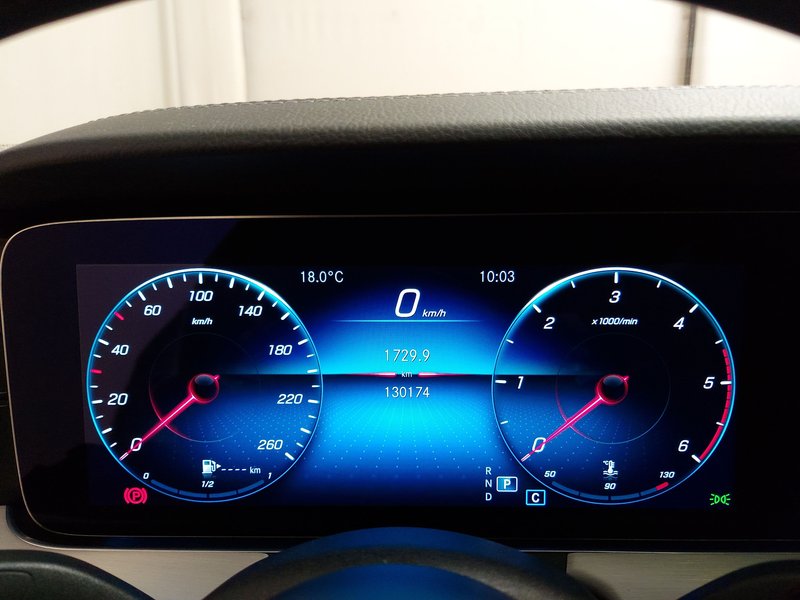 Mercedes-Benz E 220 d 4MATIC karavan automatik AMG Line • električna peta vrata — 22