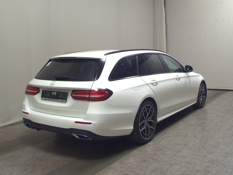 Mercedes-Benz E 220 d 4MATIC karavan automatik AMG Line • električna peta vrata — 4