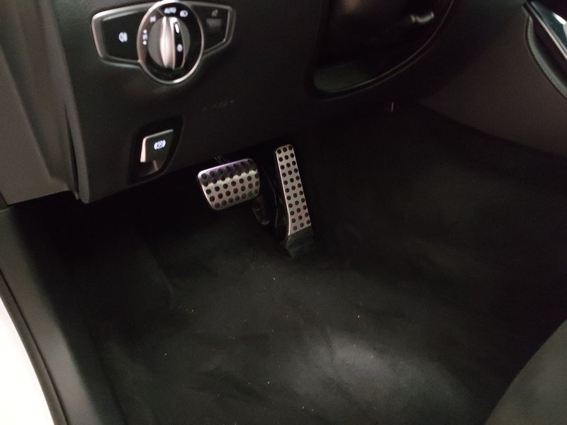 Mercedes-Benz E 220 d 4MATIC karavan automatik AMG Line • električna peta vrata — 7