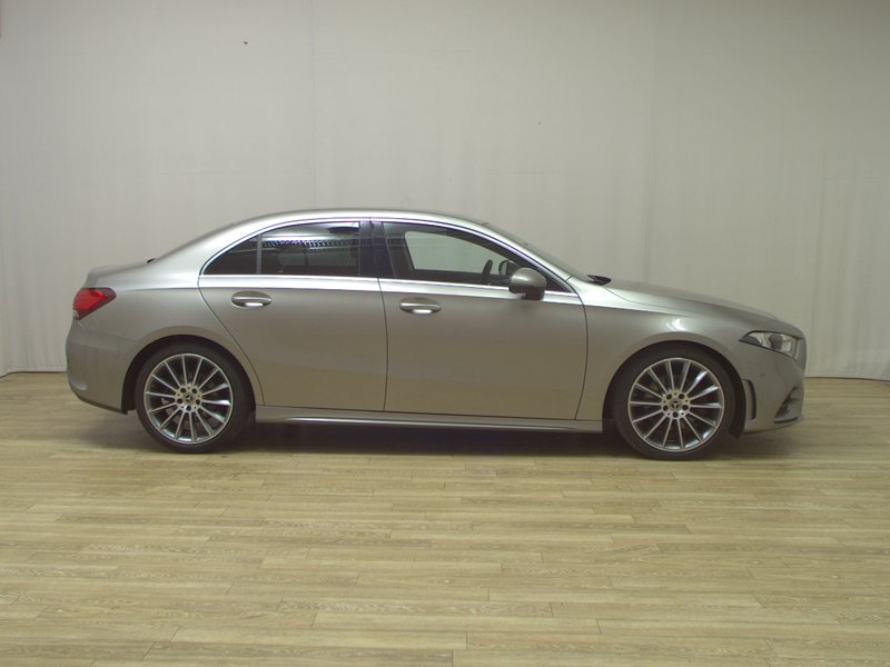 Mercedes-Benz A 220 d automatik AMG Line • AHK • digitalni instrumenti