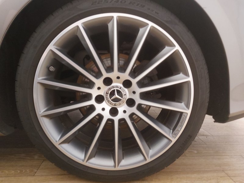 Mercedes-Benz A 220 d automatik AMG Line • AHK • digitalni instrumenti — 14