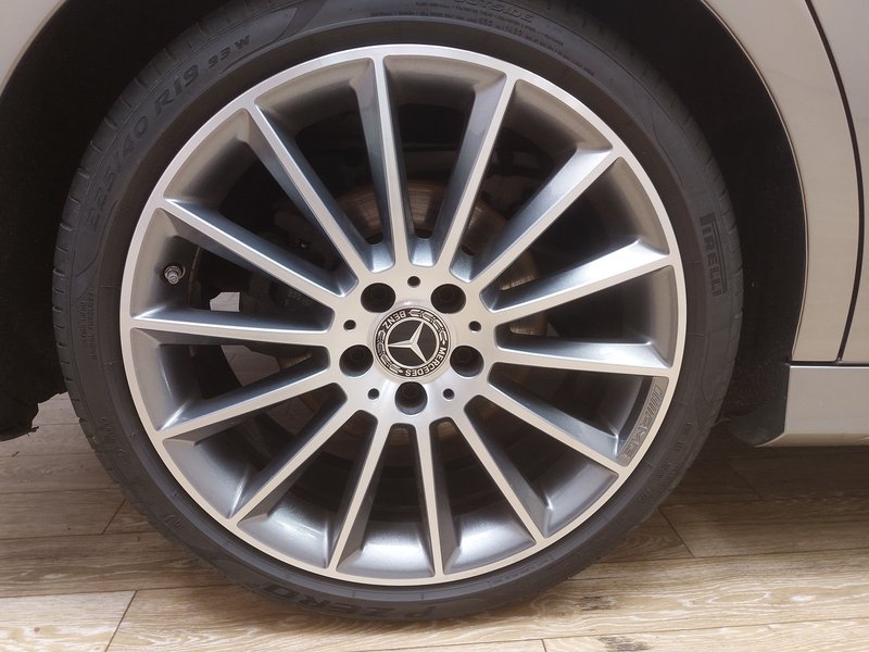 Mercedes-Benz A 220 d automatik AMG Line • AHK • digitalni instrumenti — 15