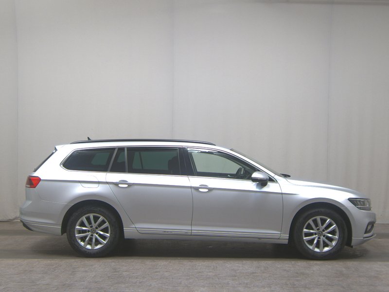 Volkswagen Passat Variant 2.0 TDI automatik Business • ACC • Full LED