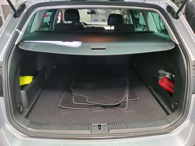 Volkswagen Passat Variant 2.0 TDI automatik Business • ACC • Full LED — 11
