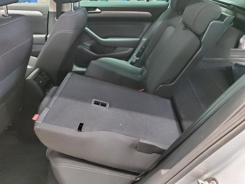 Volkswagen Passat Variant 2.0 TDI automatik Business • ACC • Full LED — 12