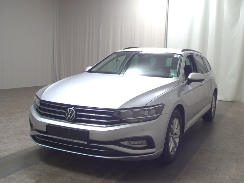 Volkswagen Passat Variant 2.0 TDI automatik Business • ACC • Full LED — 2