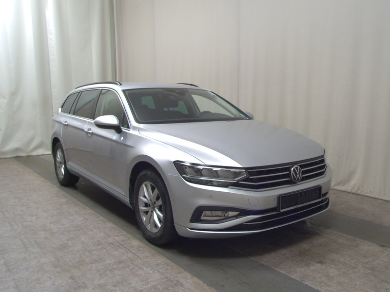 Volkswagen Passat Variant 2.0 TDI automatik Business • ACC • Full LED — 3