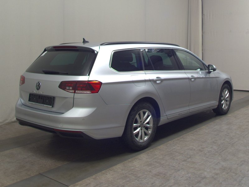 Volkswagen Passat Variant 2.0 TDI automatik Business • ACC • Full LED — 4