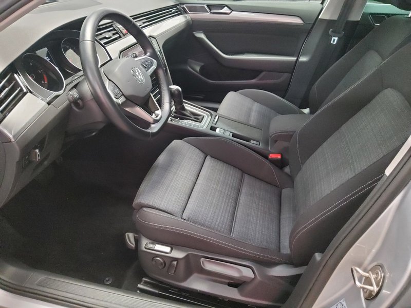 Volkswagen Passat Variant 2.0 TDI automatik Business • ACC • Full LED — 8