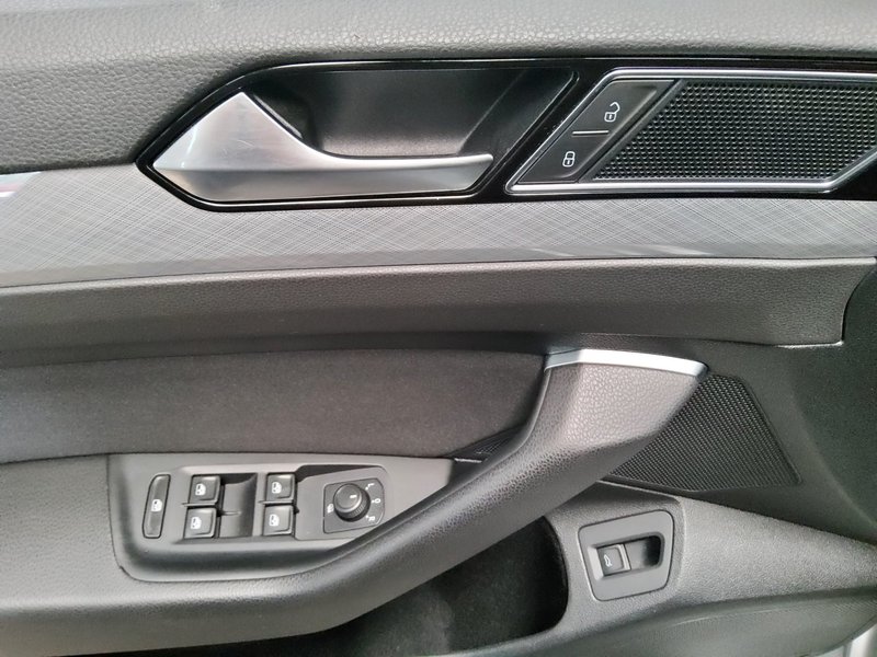 Volkswagen Passat Variant 2.0 TDI automatik Business • ACC • Full LED — 9