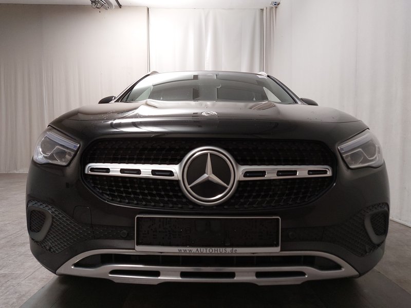 Mercedes-Benz GLA 220 d automatik Progressive • LED — 10