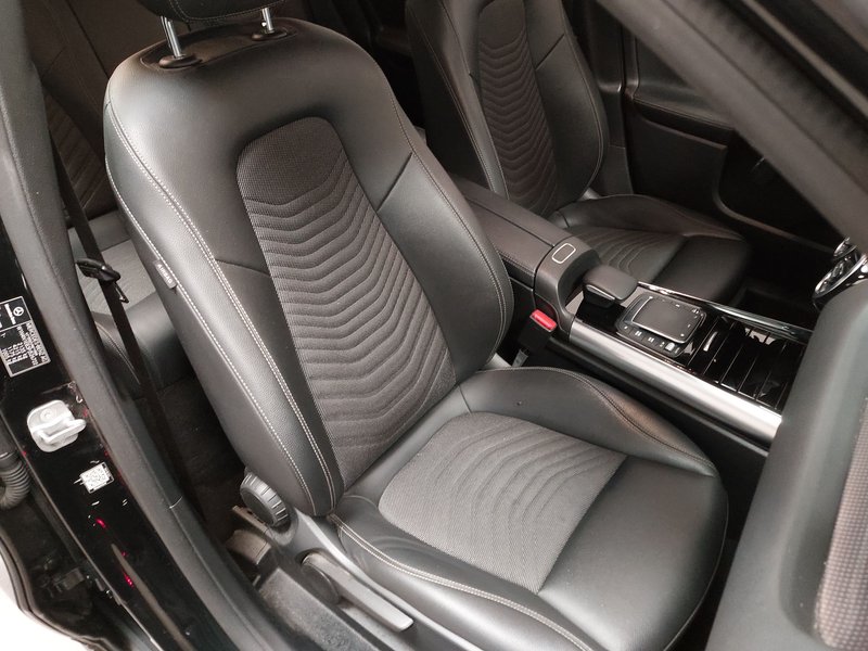 Mercedes-Benz GLA 220 d automatik Progressive • LED — 12