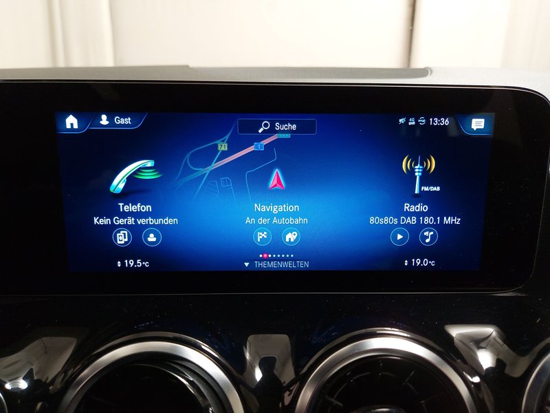 Mercedes-Benz GLA 220 d automatik Progressive • LED — 19