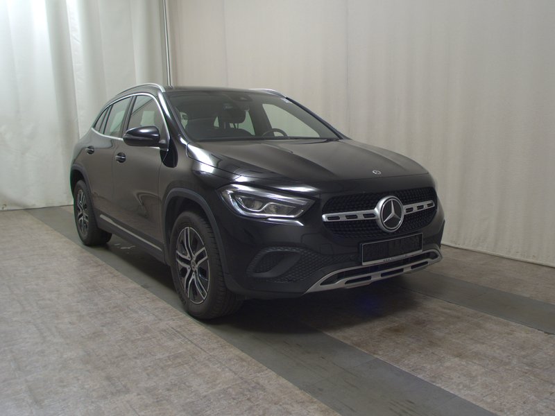 Mercedes-Benz GLA 220 d automatik Progressive • LED — 3
