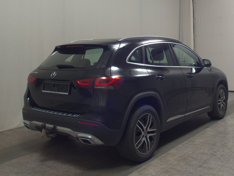 Mercedes-Benz GLA 220 d automatik Progressive • LED — 4