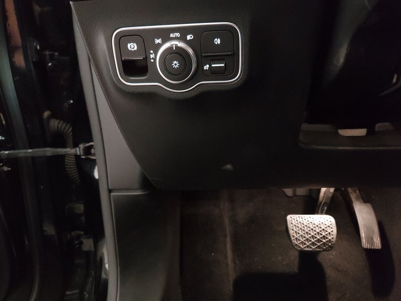 Mercedes-Benz GLA 220 d automatik Progressive • LED — 7