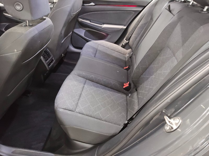 Volkswagen Golf 8 Variant 2.0 TDI automatik • ACC • AHK — 13