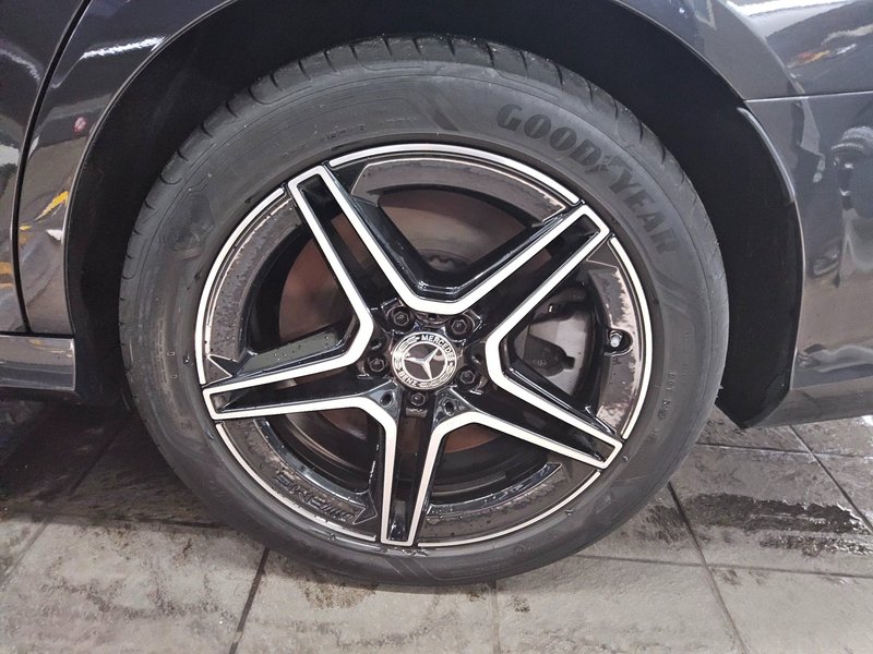 Mercedes-Benz E 300 de 4MATIC karavan automatik AMG Line • panorama • ACC — 12
