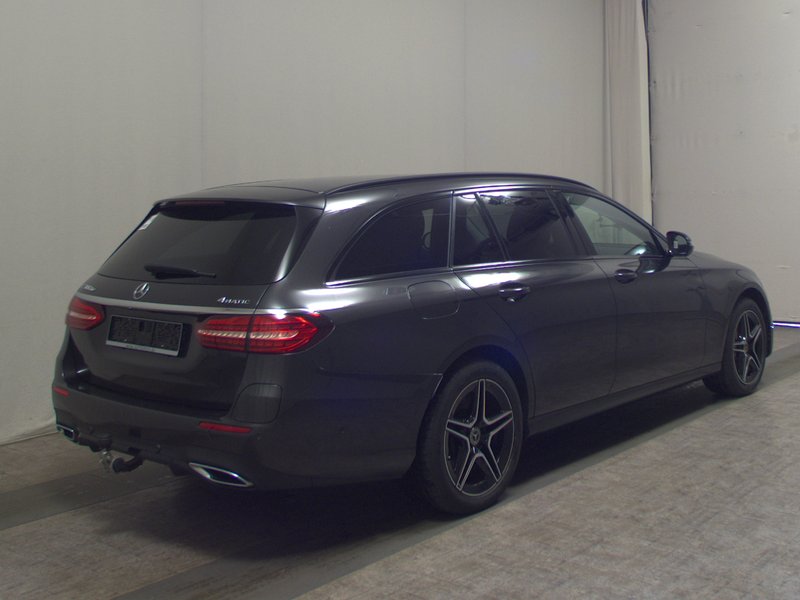 Mercedes-Benz E 300 de 4MATIC karavan automatik AMG Line • panorama • ACC — 4