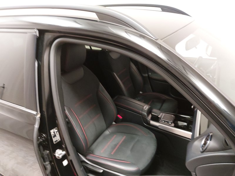Mercedes-Benz GLB 200 d automatik AMG-Line • Full LED • digitalni instrumenti — 10