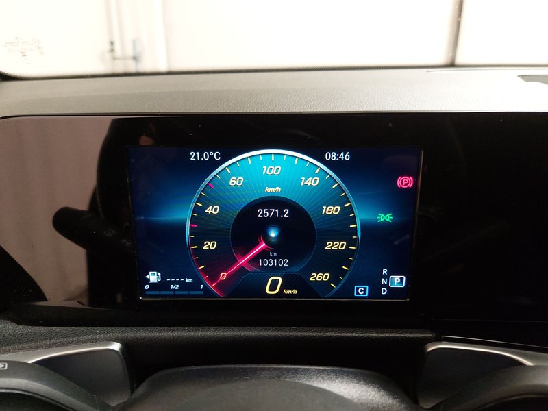 Mercedes-Benz GLB 200 d automatik AMG-Line • Full LED • digitalni instrumenti — 21