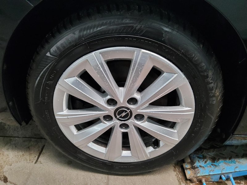 Opel Astra ST 1.2 Turbo Business Elegance • 360° kamera • Full LED — 11