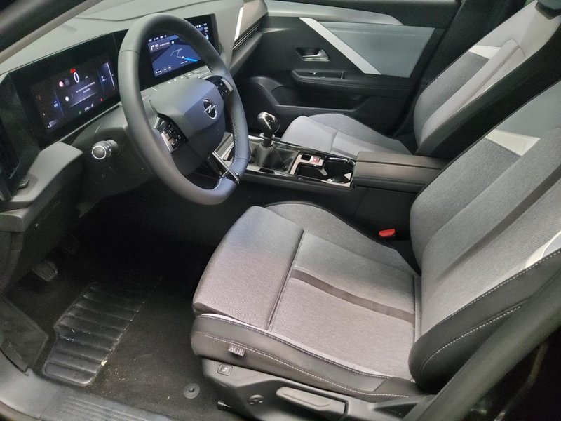 Opel Astra ST 1.2 Turbo Business Elegance • 360° kamera • Full LED — 9