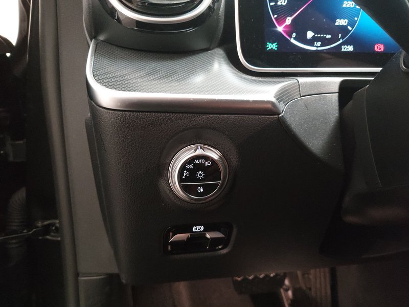 Mercedes-Benz C 220 d karavan automatik Avantgarde • LED • koža — 7