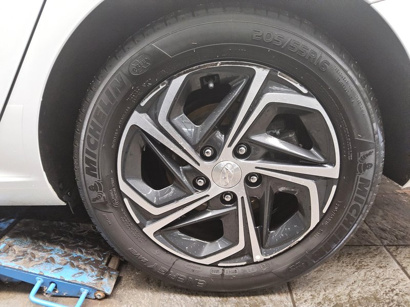 Hyundai i30 1.6 CRDI Intro Edition automatik • LED • bežično punjenje — 10