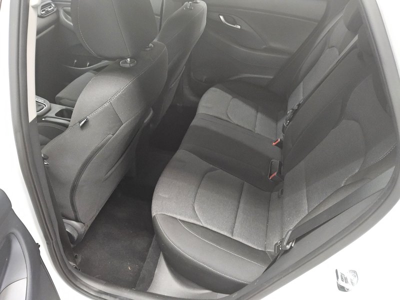 Hyundai i30 1.6 CRDI Intro Edition automatik • LED • bežično punjenje — 13