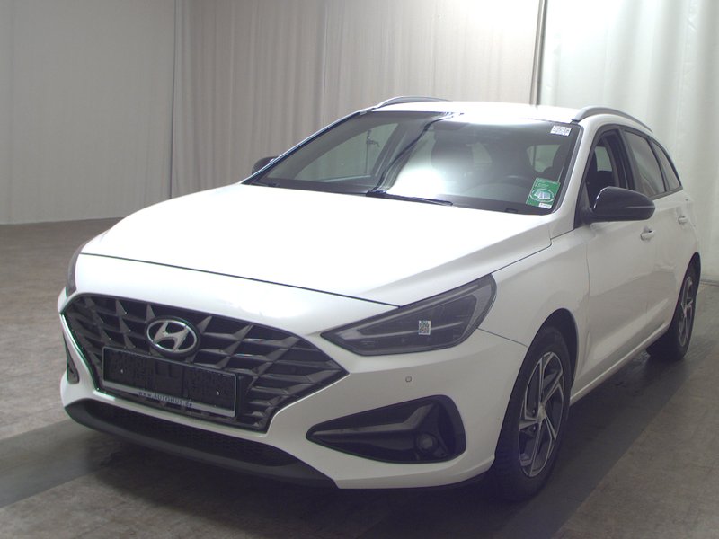 Hyundai i30 1.6 CRDI Intro Edition automatik • LED • bežično punjenje — 2