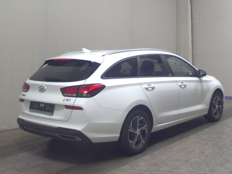 Hyundai i30 1.6 CRDI Intro Edition automatik • LED • bežično punjenje — 4