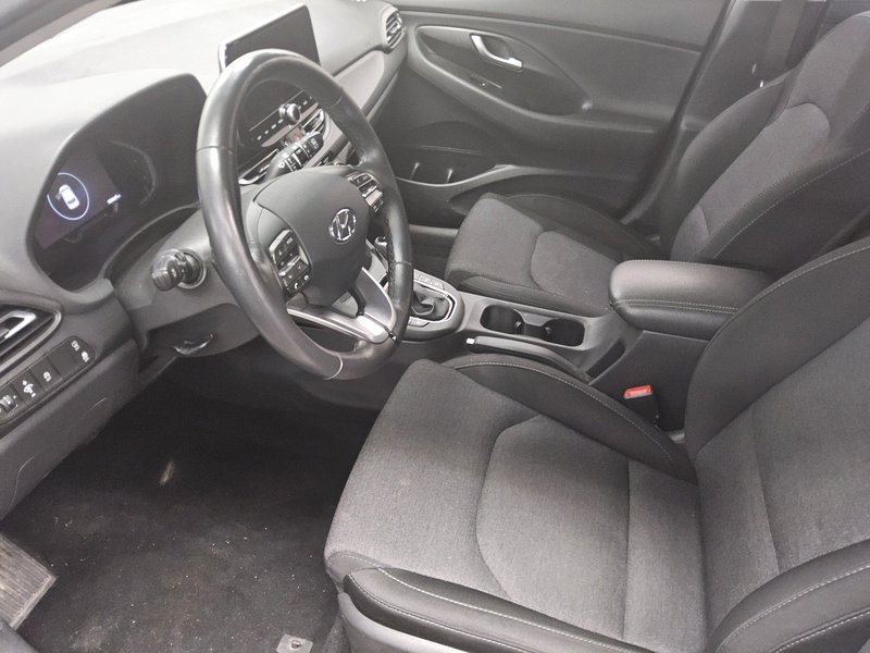 Hyundai i30 1.6 CRDI Intro Edition automatik • LED • bežično punjenje — 8