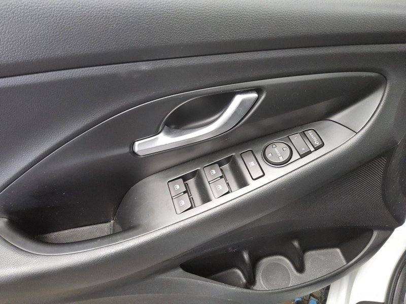 Hyundai i30 1.6 CRDI Intro Edition automatik • LED • bežično punjenje — 9